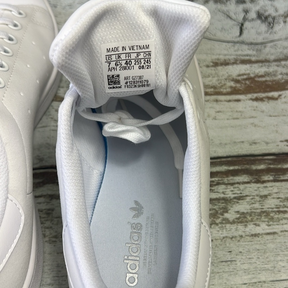 Adidas Original Stan Smith J White/White/Silver Size 7 Big Kids - Picture 14 of 14